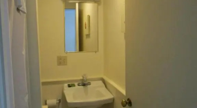 Номер Economy Shea's Riverside Inn & Motel