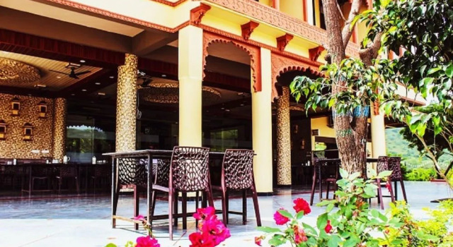 Hotel Charan Kamal