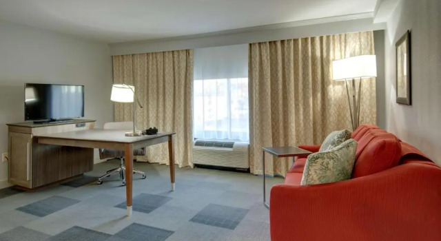 Люкс Hampton Inn & Suites Springfield Downtown