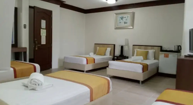Семейный люкс Splash Suites Hotel Laguna