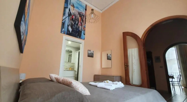 Le Vie del Centro - B&B, Забронировать Отель «постель и завтрак» Неаполь - исторический центр Неаполь, рядом с Музей университета науки и искусств