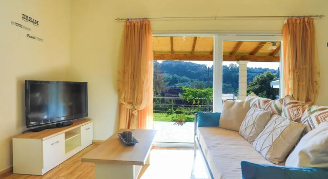 Green Family Villa in Agios Ioannis