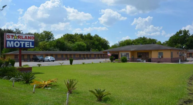 StarLand Motel, Book Motel Bay City Houston