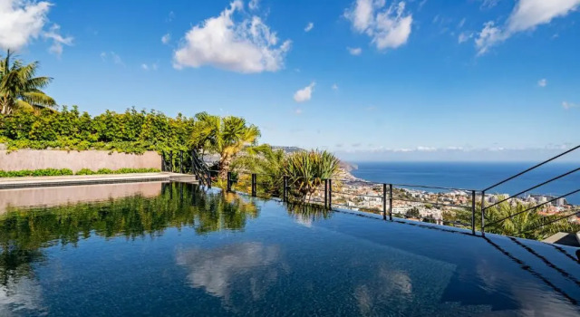 Вилла Exquisite Madeira Villa Villa Funchal Luz 5 Bedroom Heated Pool