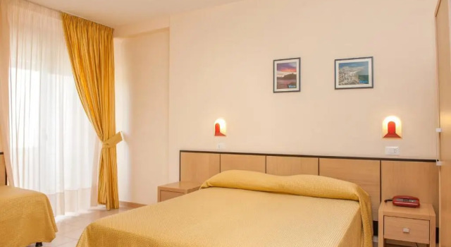 Трёхместный номер Standard Hotel Cristalda