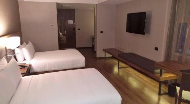 Четырёхместный номер Deluxe AC Hotel by Marriott Santa Fe