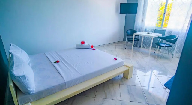 Трёхместный семейный номер Standard Cambria Hotel