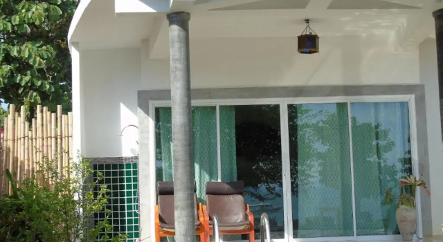Вилла с балконом и с красивым видом из окна Yao Yai Beach Resort