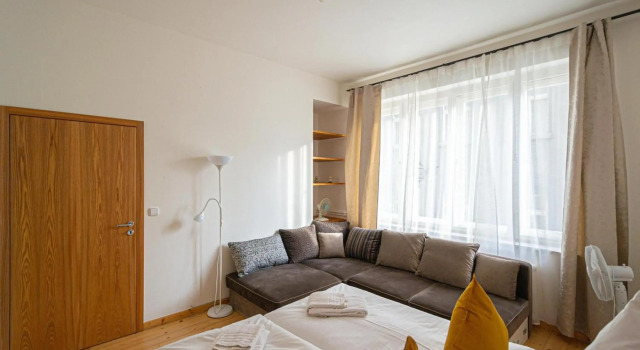 Bright Ruterra Apartment in the Heart of Prague, Забронировать Апартаменты/квартира Отели Праги с парковкой, рядом с Намести Миру, Парковка