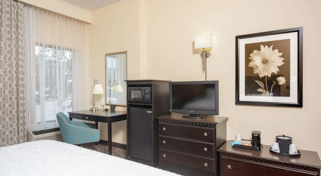 Четырёхместный номер Standard Hampton Inn & Suites Cleveland-Airport/Middleburg Heights