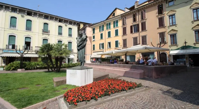 Zanardelli Square, Забронировать Апартаменты/квартира Сало озеро Гарда