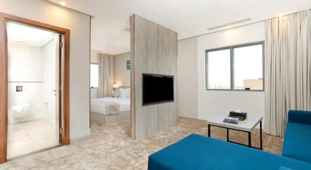Полулюкс The Seasons Hotel