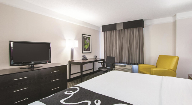 La Quinta Inn & Suites Minneapolis Bloomington West, Varaa Hotelli Hotellit Minnesota pysäköinnillä, Pysäköinti
