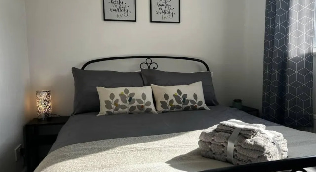 Коттедж Charming 4-bed House in Cheltenham, Free Parking