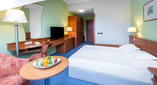 Aquarell Hotel, Varaa Hotelli Cegled Budapest