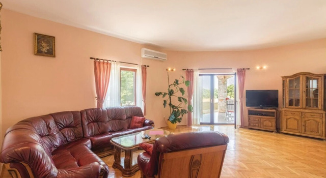 Nice Home in Pula With Wifi and 4 Bedrooms, Reserva ahora Hotel Hoteles en Pula con aparcamiento, Aparcamiento
