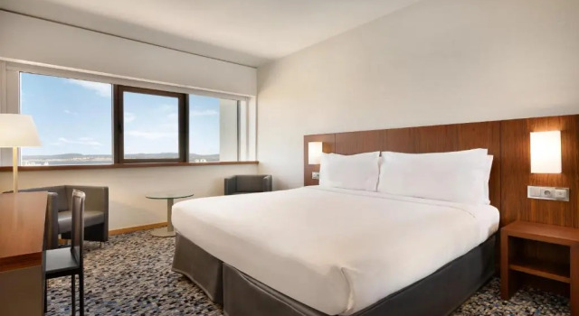 Двухместный номер Superior с видом на реку Ramada by Wyndham Lisbon
