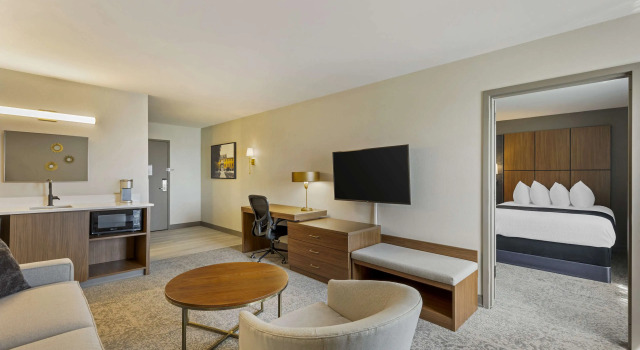Четырёхместный люкс Best Western Plus The Charles Hotel
