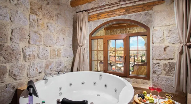 Номер Standard с видом на город Dionysos Cave Cappadocia