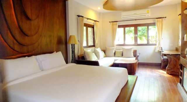 Вилла с балконом и с видом на воду Bura Resort, Chiang Rai