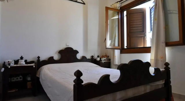 Villa Mirsini, a 5 minute walk from 2 beaches, Book Hotel Korissia Kea