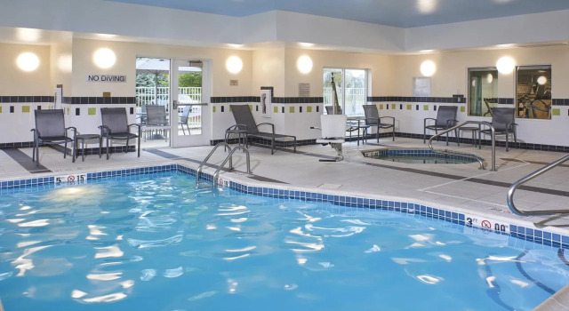 Fairfield Inn and Suites New Buffalo, Забронировать Отель Отели Нью-Буффало с завтраком, рядом с New Buffalo Railroad Museum, Завтраки