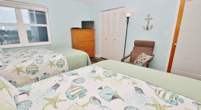 Daytona White Surf 405 Apartment 2, Забронировать Апартаменты/квартира Дейтона-Бич Daytona Beach Area, рядом с Церковь для автомобилей в Дейтона-Биче