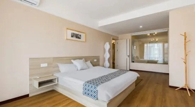 Двухместный люкс с 3 комнатами с балконом и с видом на море SunRise Seaside Hotel (Banyuewan Beach Huanhai Road Branch)