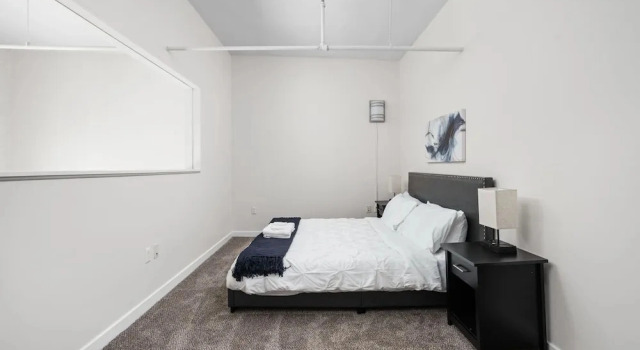 5BR Cozysuites The Block with Pool Table, Забронировать Апарт-отель Апарт-отели Индианаполиса, рядом с Eskenazi Health Center Barton Annex, Апарт-отель
