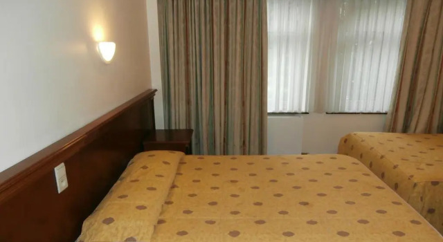 Hotel LAuberge Autrichienne, Забронировать Отель Брюссель Брюссельский столичный регион, рядом с Церковь де-ла-Шапель