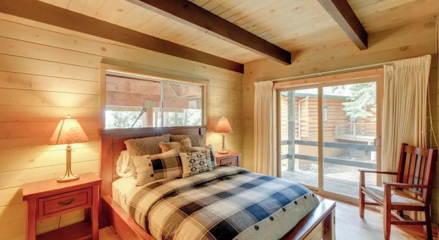 1 Mi to Beach & Golf Course! Lake Almanor Cabin