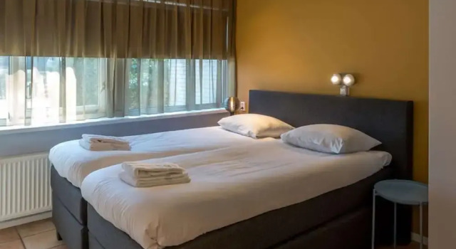 Bungalow close to seaside resort De Koog, Reserva ahora Resort Hoteles resort en Islas Frisias, Resort