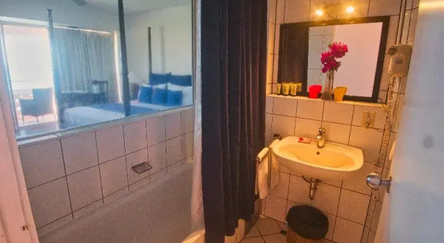 Номер Luxury Blue Haven Hotel