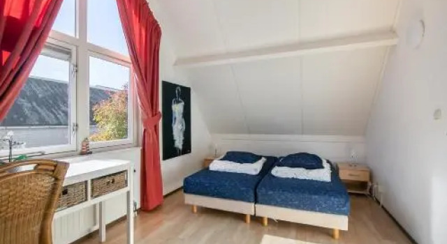 Vrijstaand vakantiehuis met tuinhuis en veranda - Zwin 4, Забронировать Отель Отели Zeeuws-Vlaanderen с парковкой, Парковка