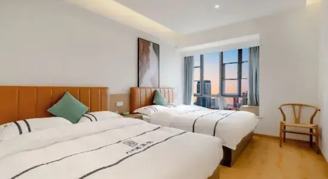 Семейный люкс с 6 комнатами с видом на город Luxe·Eastern Joy Suites Hotel