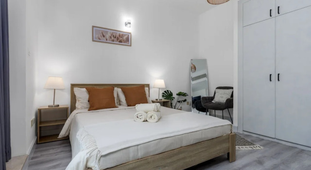 Студия Deluxe с балконом Waves - Cozy, Fully Furnished Studio in Dubai Sports City
