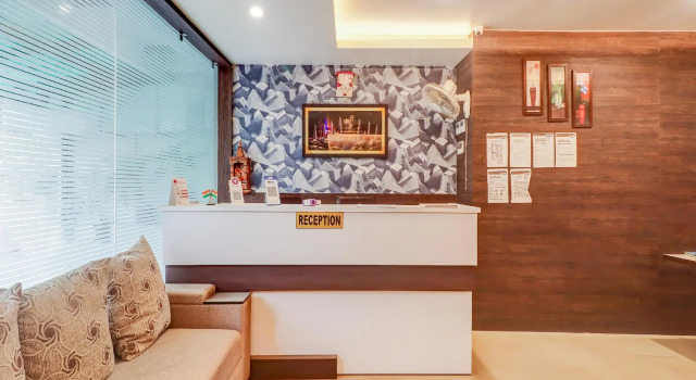OYO Flagship 74216 Hotel Oracle Inn, Забронировать Отель Вибхути Кханд штат Уттар-Прадеш