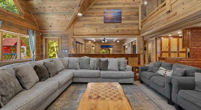 Blue Bass Lodge Pine Getaway With Hot Tub Fire, Prenota Hotel Hochatown Oklahoma