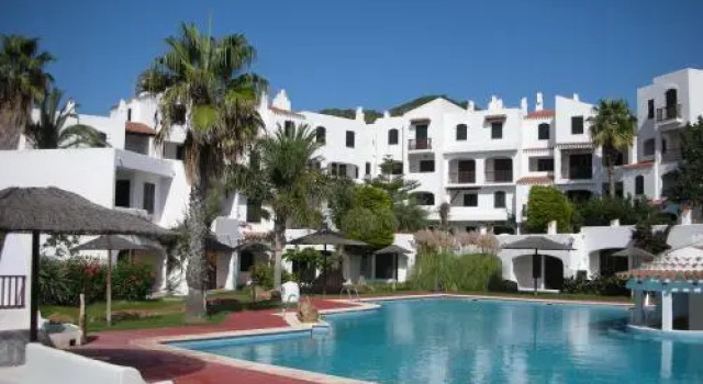 Кровать в общем номере с 2 комнатами Carema Garden Village