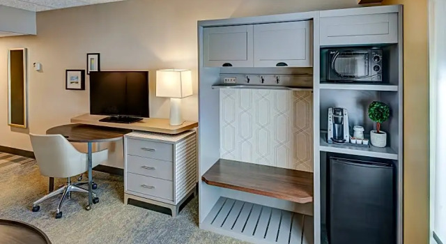 Полулюкс Holiday Inn East Windsor - Cranbury Area