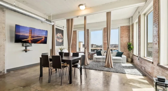 Апартаменты 3 Bedroom Unit in Downtown Dallas with Pool & Gym