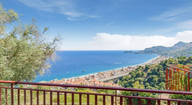 Seaside Holiday Home in Letojanni near City Center