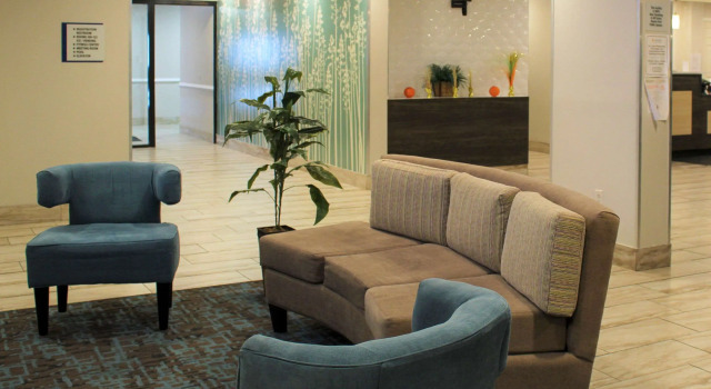 Hampton Inn Indianapolis-East, Book Hotel Hoteller i Warren Township med parkering, Parkering