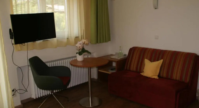 Hotel-Restaurant Bellevue, Book Hotel Hotels in Chiemgau with Parking, Parking