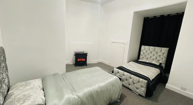 Luxury 3 Bedrooms Entire Flat - Self Check in & Check out, Book Hotel Cowdenbeath Fife