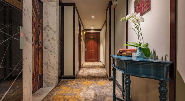 Двухместный номер Colonial Deluxe Internal Window GRAND HOTEL du LAC Hanoi