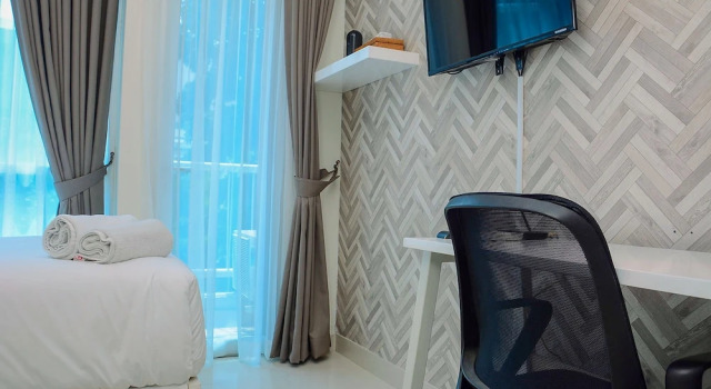 Апартаменты Best Location and New Furnished @ Studio Capitol Park Residence Apartment