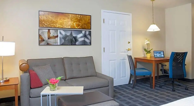 Четырёхместный люкс с 2 комнатами TownePlace Suites by Marriott Indianapolis - Keystone