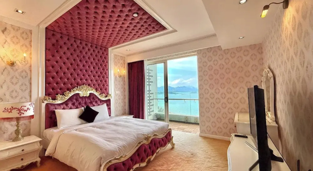 Люкс с балконом The Costa Nha Trang Residences