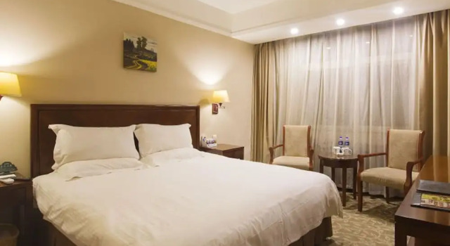 Одноместный номер Standard с балконом GreenTree Inn Puyang Oil-field Headquarters Hotel